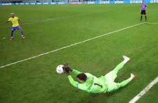 Menang Adu Pinalti atas...