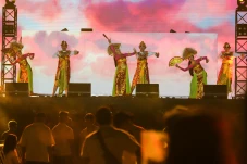 Tarian Adat Bali Meriahkan...