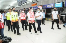 Bertolak ke India dan...
