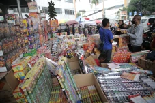 Burburu Kembang Api...