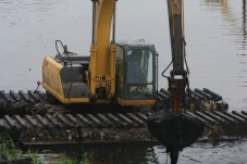 Pengerukan Lumpur Waduk...