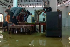 Masjid Terendam Banjir,...