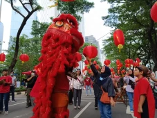Barongsai Beraksi di...