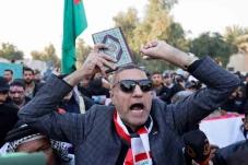 Demo Warga Irak Mengecam...