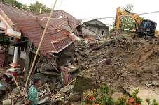 Lima Warga Meninggal...