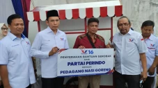 TGB Zainul Majdi Serahkan...