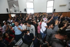 Membludak, Pendukung...