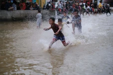 Banjir Genangi Kawasan...