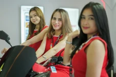 Pesona SPG Cantik di...