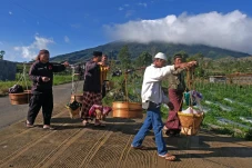 Jaga Kerukunan, Warga...