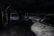 Mobil Warga Hangus Terbakar...
