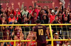 PSM Makassar Libas Persis...
