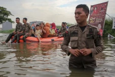 Banjir Setinggi 1,2...