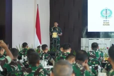 Pangkostrad Pimpin Rapim...