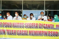 Unjuk Rasa Tenaga Kesehatan...