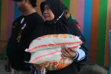 Bantuan Beras untuk...