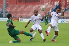 Persik Kediri Menang...