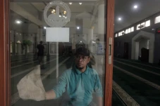 Aksi Bersih-bersih Masjid...