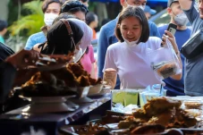 Berburu Takjil di Kawasan...