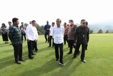 Momen HT Ajak Jokowi...