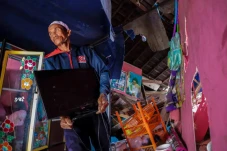 Kapal Tongkang Hancurkan...