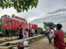 Jembatan Gantung Girpasang...