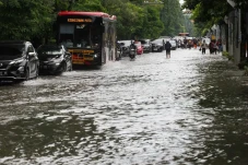 Banjir Terjang Kota...