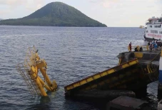 Dermaga Penyeberangan...