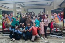 Tayang Perdana, Para...
