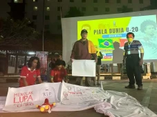 Ratusan Suporter Antusias...