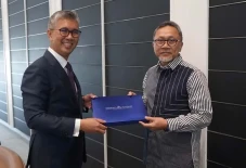 Bertemu Menteri Malaysia,...