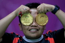 Borong 13 Emas, Indonesia...