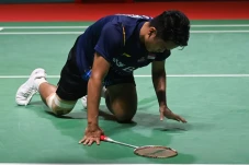 Dikalahkan Viktor Axelsen,...