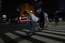 Ratusan Skateboarder...