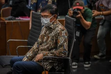 Eks Menkominfo Johnny...
