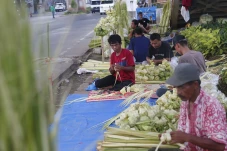 Penjual Ketupat Mulai...