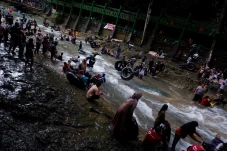 Pengunjung Padati Wisata...