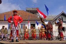 Tradisi Grebeg Besar...