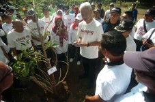 Gubernur Jateng Peringati...
