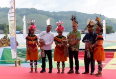 Menparekraf Buka Festival...