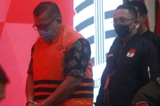 KPK Tahan Sekretaris...