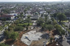 Revitalisasi Alun-Alun...