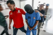 Polisi Tangkap Guru...
