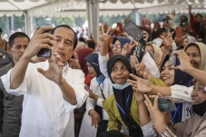 Kunjungi Pasar Rakyat...