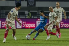 Persib Bandung Ditahan...
