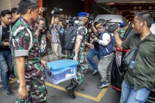 KPK dan Puspom TNI Geledah...