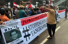 Jokowi Connection Desak...