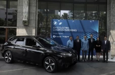 BMW iX Jadi Armada Premium...