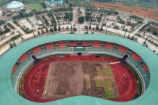 Renovasi Stadion Pakansari...