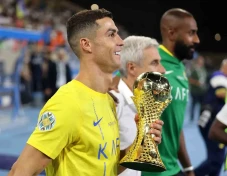 Cristiano Ronaldo Persembahkan...